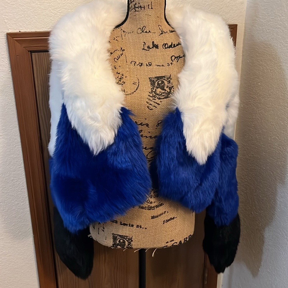 AKIRA Crop Faux Fur Jacket - Picture 4 of 7